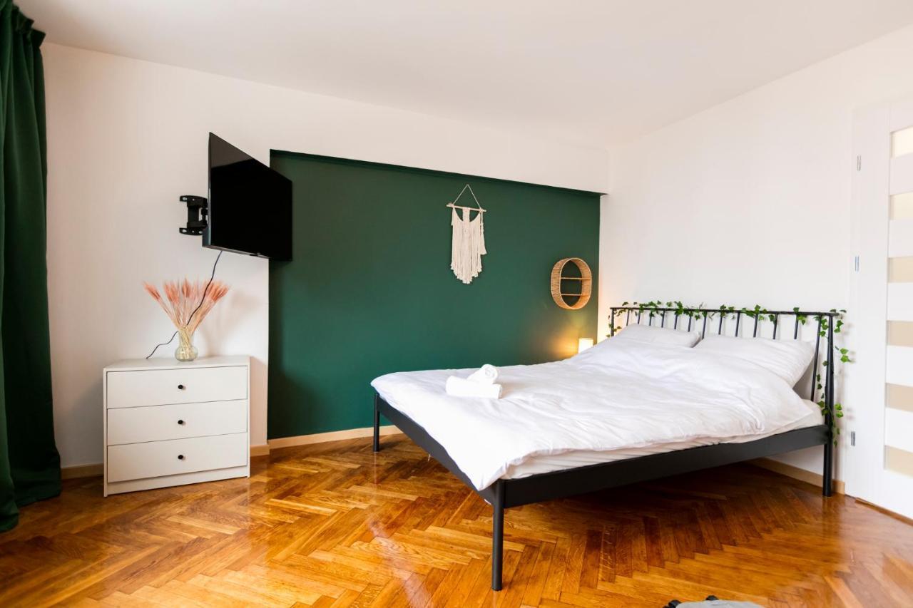 Chmielna - 250M Od Zlotych Tarasow, 350M Od Dworca Centralnego - Wifi - Smart Tv 55 Cali - Better Rental Warszawa Exteriör bild