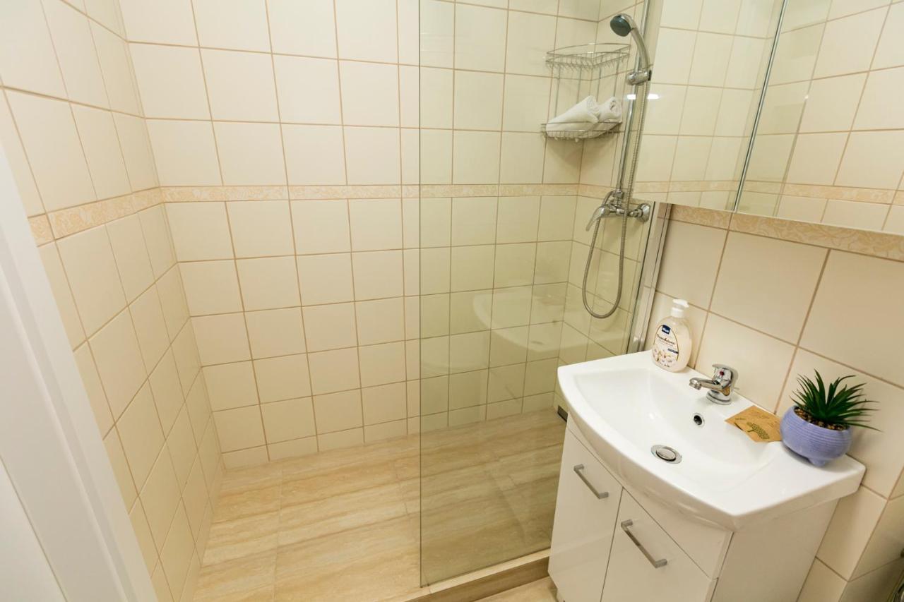 Chmielna - 250M Od Zlotych Tarasow, 350M Od Dworca Centralnego - Wifi - Smart Tv 55 Cali - Better Rental Warszawa Exteriör bild