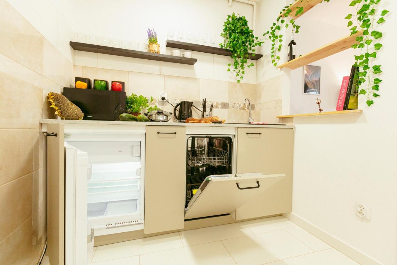 Chmielna - 250M Od Zlotych Tarasow, 350M Od Dworca Centralnego - Wifi - Smart Tv 55 Cali - Better Rental Warszawa Exteriör bild