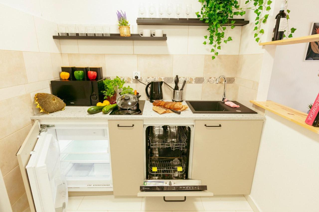 Chmielna - 250M Od Zlotych Tarasow, 350M Od Dworca Centralnego - Wifi - Smart Tv 55 Cali - Better Rental Warszawa Exteriör bild